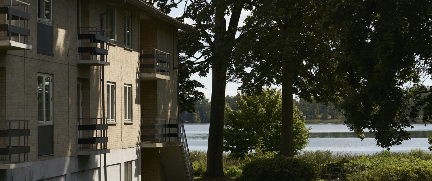 Hotel Skanderborghus facade ud mod park og sø