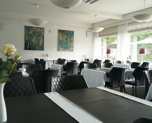 Restaurant på Hotel Skanderborghus er hyggelig og omgivet af natur