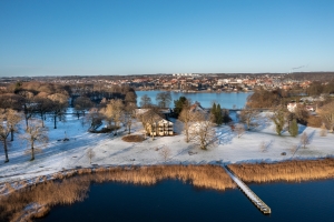 Området ved Hotel Skanderborghus dækket med sne